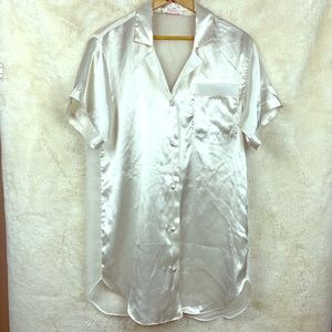 Dreamy 😇Cream silk night shirt